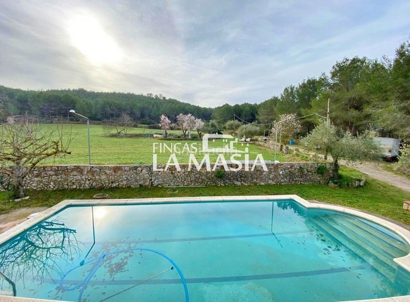 Foto d4253ab2-e2e9-4aa9-b364-666a87bc98dc. Masia amb piscina a Canyelles