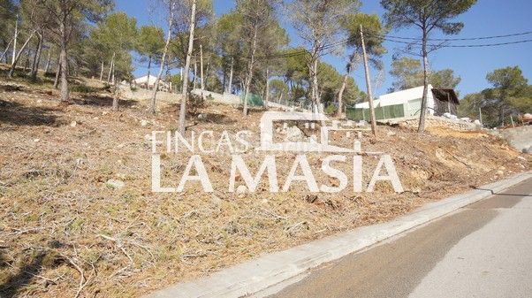 Foto a386a0fa-f777-4684-9768-efd88ca77e41. Residential plot in carrer del cometa 43 in Olivella