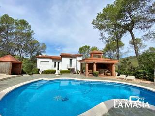Casa a Olivella. Chalet con piscina