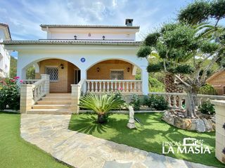 Rent House in Begues. Bonita casa con piscina y barbacoa