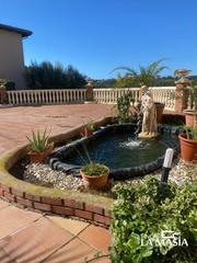 Casa a Canyelles. Chalet con parcela doble y piscina