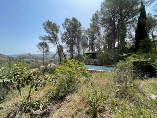 Wohngrundstück in Olivella. Parcela urbana con piscina, trastero y suministro de agua