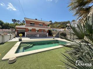 Casa a Olivella. Preciosa vivienda con piscina