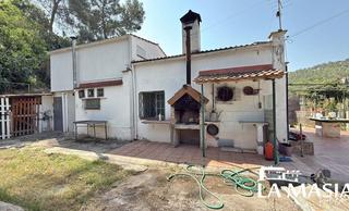 Haus in Olivella. Casa con jardín privado