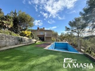 Haus in Olivella. Casa con piscina