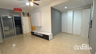 Alquiler Piso en Centre. Luminoso piso con ascensor