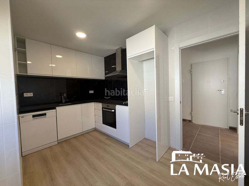 Foto 2ca5edea-e2bf-408c-89c1-61d7709e6938. Casa amb piscina a Olivella