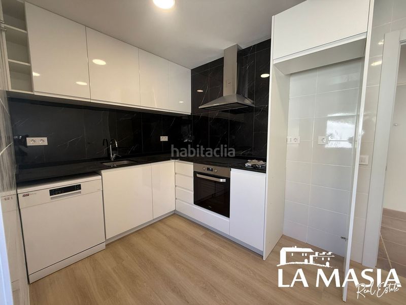 Foto f3dfd124-0240-4af9-85c2-93cc65ccf196. Casa amb piscina a Olivella