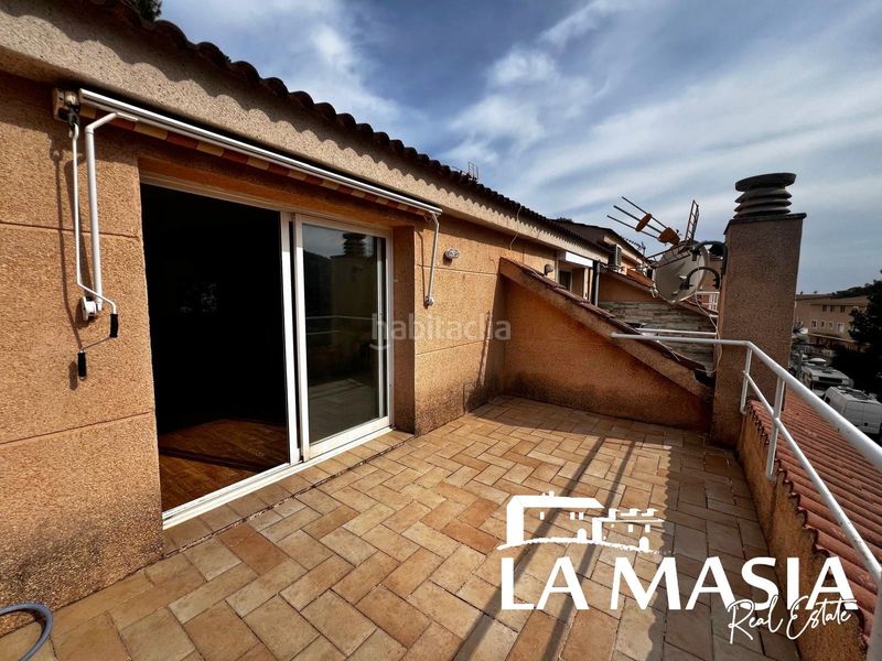 Foto 428cab63-8156-407f-adc2-64580cf69f93. Casa adossada amb piscina a les botigues de Sitges Sitges