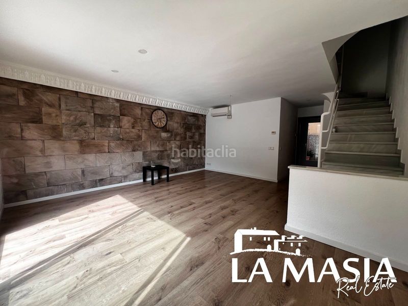 Foto 555c54c1-c391-4a1c-baf4-ea37f1c6d02d. Casa adossada amb piscina a les botigues de Sitges Sitges