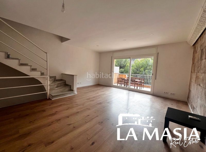 Foto b5311e58-31cd-440f-9166-ac5571aff91e. Casa adossada amb piscina a les botigues de Sitges Sitges