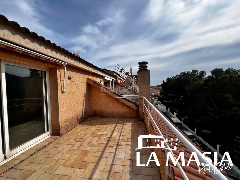 Foto b9959123-e9a4-45b6-a244-878627606fcd. Casa adossada amb piscina a les botigues de Sitges Sitges