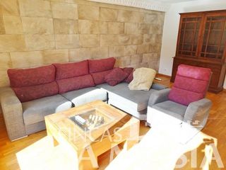 Maison jumelée à Les Botigues de Sitges. Amplio chalet adosado con zona comunitaria
