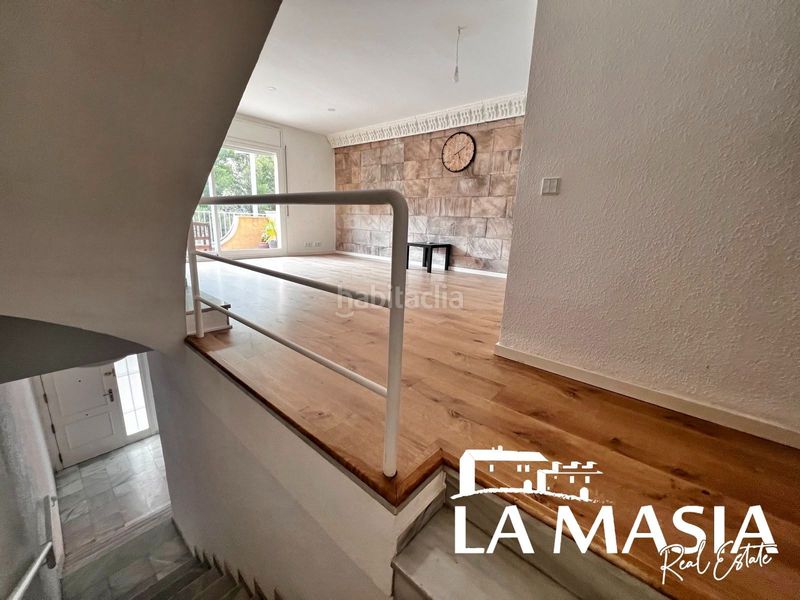 Foto cd9dd3fd-438b-4638-9601-995f67143096. Casa adossada amb piscina a les botigues de Sitges Sitges