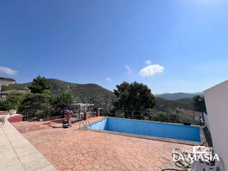 Haus in Olivella. Amplio chalet con gran parcela en can suria, olivella