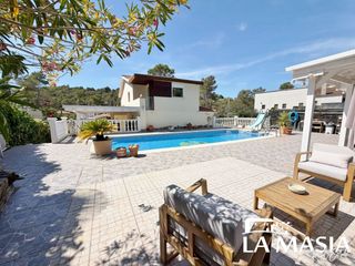 Casa in Olivella. Vivienda piscina y licencia turística en las colinas, olivella
