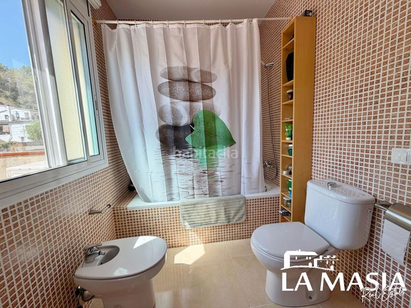 Foto f0c9e68a-1e09-4602-a599-f69e96968ff5. Casa adossada amb calefacció piscina a Olivella