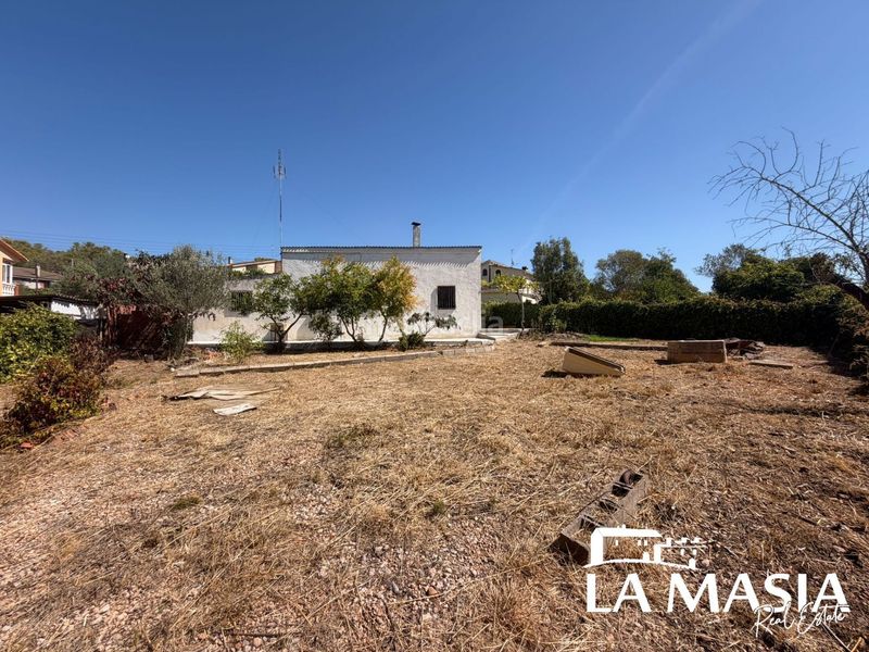 Foto 0036f0d4-100e-4fa2-9da7-530f68b2f2f0. Casa  con parcela plana y vistas al parque natural del garraf en can suria, en Olivella