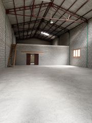 Alquiler Nave industrial en Carrer de la ginesta 2. Nave industrial local 1 con dos plantas ideal para cualquier act