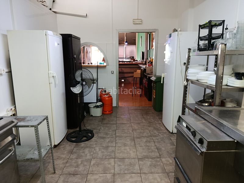 Foto b275e5cd-7a3c-4209-b7e3-ad59324e41ff. Traspaso local comercial traspaso muy bajo en zona prime en Cubelles