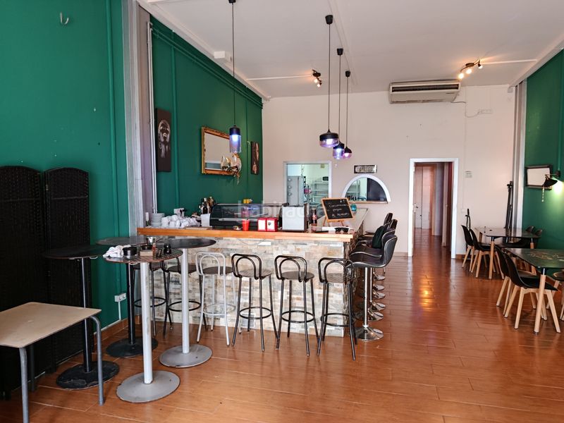 Foto d24c712c-9667-4e42-99e2-ad403188929e. Traspaso local comercial traspaso muy bajo en zona prime en Cubelles