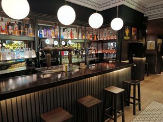 Trasp�s Local Comercial a El Poble Sec - Parc de Montju�c. Traspaso en la calle mas peatonal y transitada de poble sec