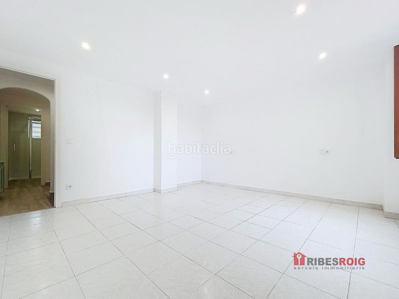 Foto 12f2a5c2-f1d4-4ee6-8af4-fbd0059d21d6. Rent semi detached house with heating parking in Centre Sant Pere de Ribes