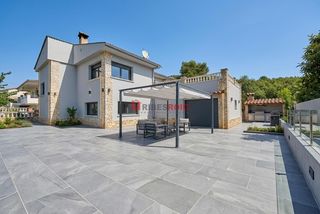 House in Canyelles. Casa con jardin en urbanizaci�n can roca de canyelles