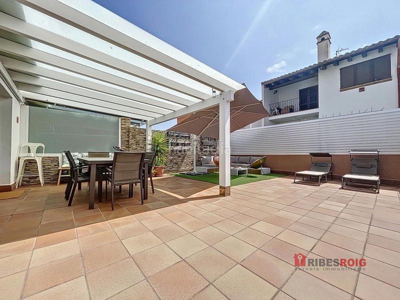 Foto 2f96b1fe-4175-4475-b16e-5b44502f01b3. Casa adossada amb calefacció a Centre Sant Pere de Ribes