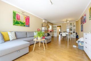 Reihenhaus  Ildefons cerda. Gran casa de 5 habitaciones con jardín en el centro de ribes