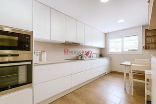 Casa adossada  Ildefons cerda. Gran casa de 5 habitaciones con jardín en el centro de ribes