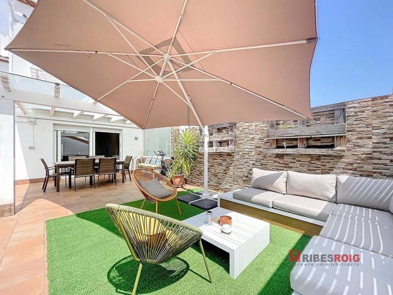 Foto 913f0daa-3b24-4f19-a0fd-1423067d9e87. Casa adossada amb calefacció a Centre Sant Pere de Ribes