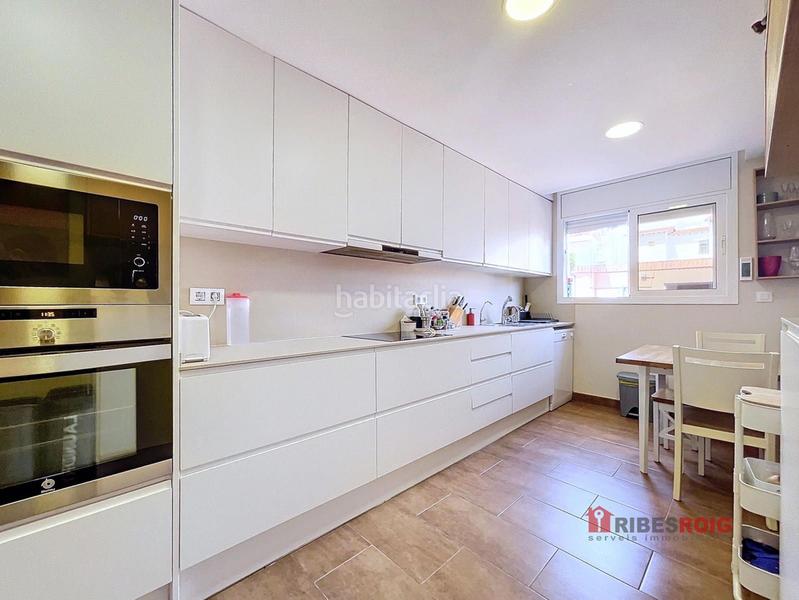 Foto f8260f56-3a8c-49b1-954d-7fba64e27aa7. Casa adossada amb calefacció a Centre Sant Pere de Ribes