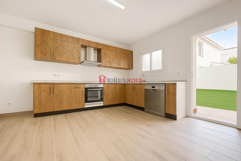 Foto 1e634696-6195-4b40-b672-e5db742cd1cd. Maison avec parking dans Centre Sant Pere de Ribes