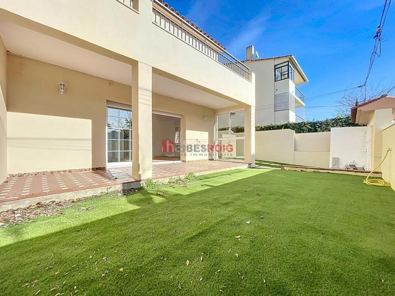 Foto d3f0758a-53d7-43e9-997e-903d575cfa9e. Maison avec parking dans Centre Sant Pere de Ribes