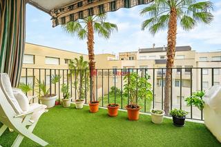 Appartement  Ildefons cerdà. Piso de 2 habitaciones en el centro