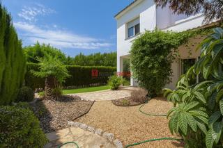 Rent House  Ausias march. Casa de 4 habitaciones con jardin