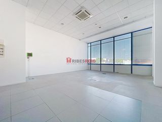 Oficina  Europa. Oficina en vilanova con servicio de porteria