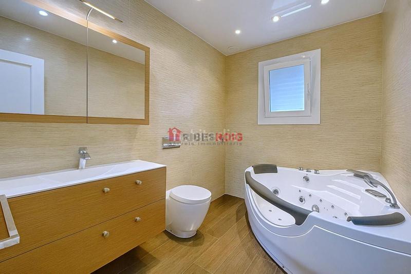 Foto 387e2b89-1f31-4737-82fc-c80f75456f26. Casa a schiera con riscaldamento parcheggio in Centre Sant Pere de Ribes