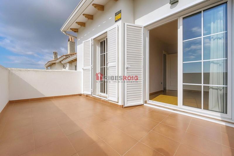 Foto 7aa7caf2-1436-48e3-9a21-7dc6e1c78493. Casa a schiera con riscaldamento parcheggio in Centre Sant Pere de Ribes