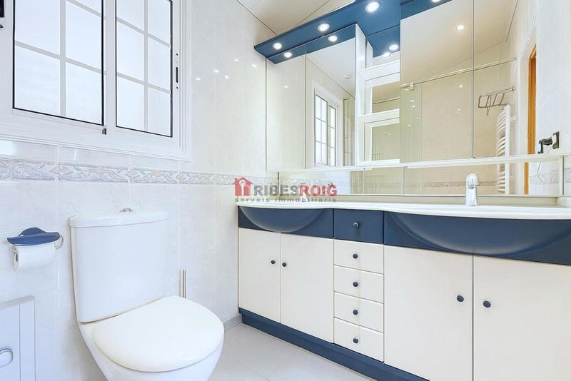 Foto b620d4f8-4427-4208-b51a-dc90882518bd. Casa a schiera con riscaldamento parcheggio in Centre Sant Pere de Ribes