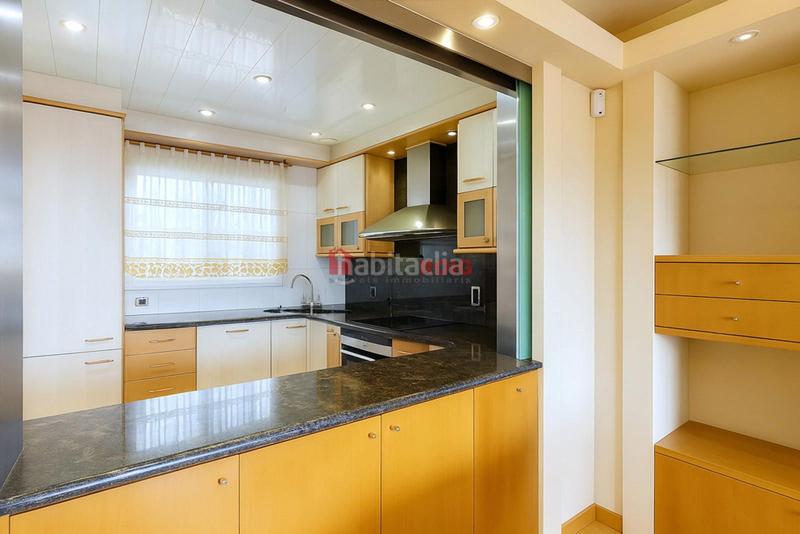 Foto f63be13b-67a1-4ba5-80e8-95796e1068b7. Casa a schiera con riscaldamento parcheggio in Centre Sant Pere de Ribes