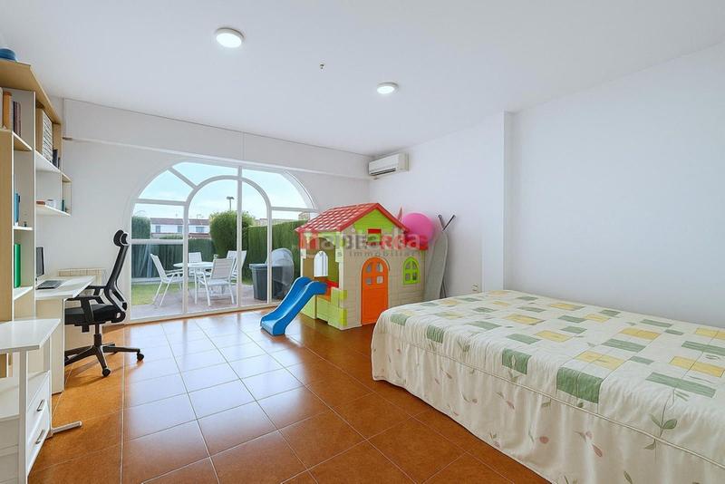 Foto 2fe92891-0146-439a-b429-0d55776a51f5. Reihenhaus mit heizung parking pool in Centre Sant Pere de Ribes