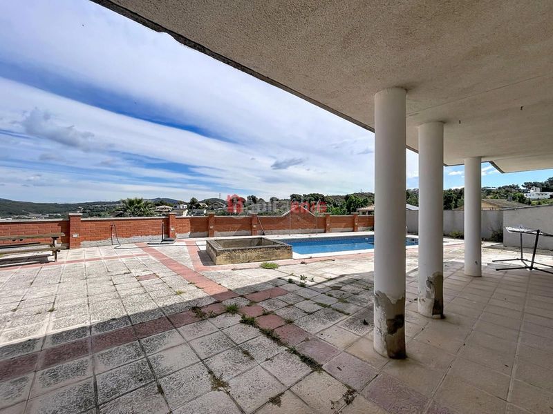 Foto 424e4530-c467-4c99-a6d5-ce80eae51cdf. Xalet amb piscina a Canyelles