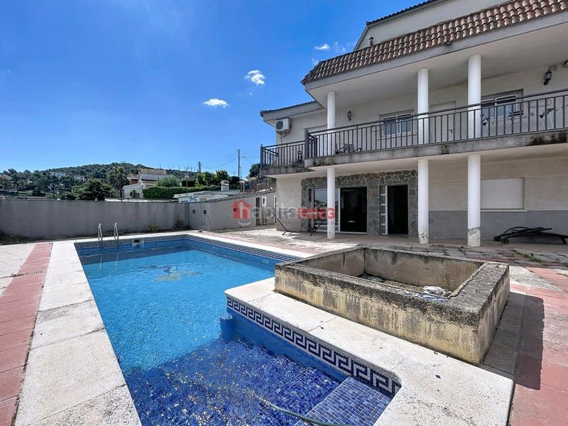 Foto 8ca3c8ec-7e6e-4868-8a5e-4564a52017b6. Xalet amb piscina a Canyelles