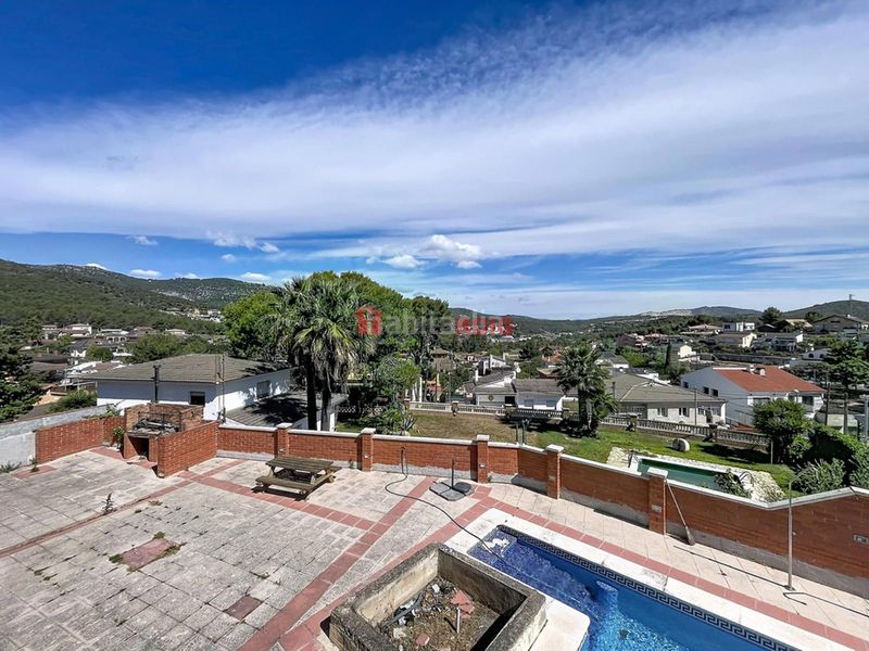 Foto 900b6769-bde3-49d5-9d84-26b6d6a5e4c6. Xalet amb piscina a Canyelles