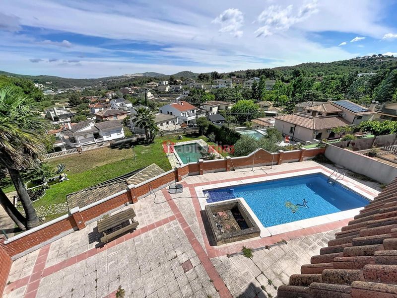 Foto a0eec0f5-ae3e-486c-8601-3bf043c77412. Xalet amb piscina a Canyelles