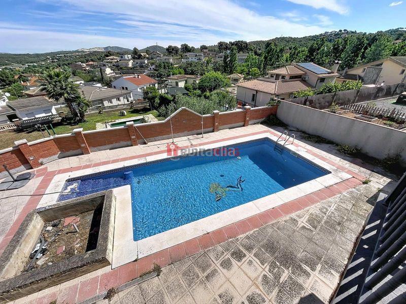 Foto b71a7084-7057-4ae0-ac19-13e7670d7e93. Xalet amb piscina a Canyelles