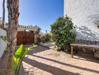 Chalet  Bisbe guilara. Casa aislada en pleno centro de ribes