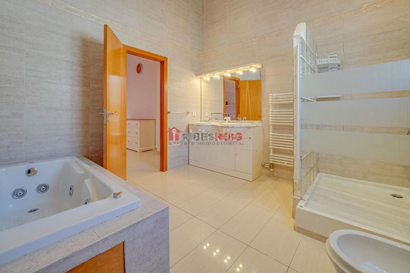 Foto 197a9a4d-f344-4996-a497-dfdc9782954c. Casa amb calefacció aparcament piscina a Olivella